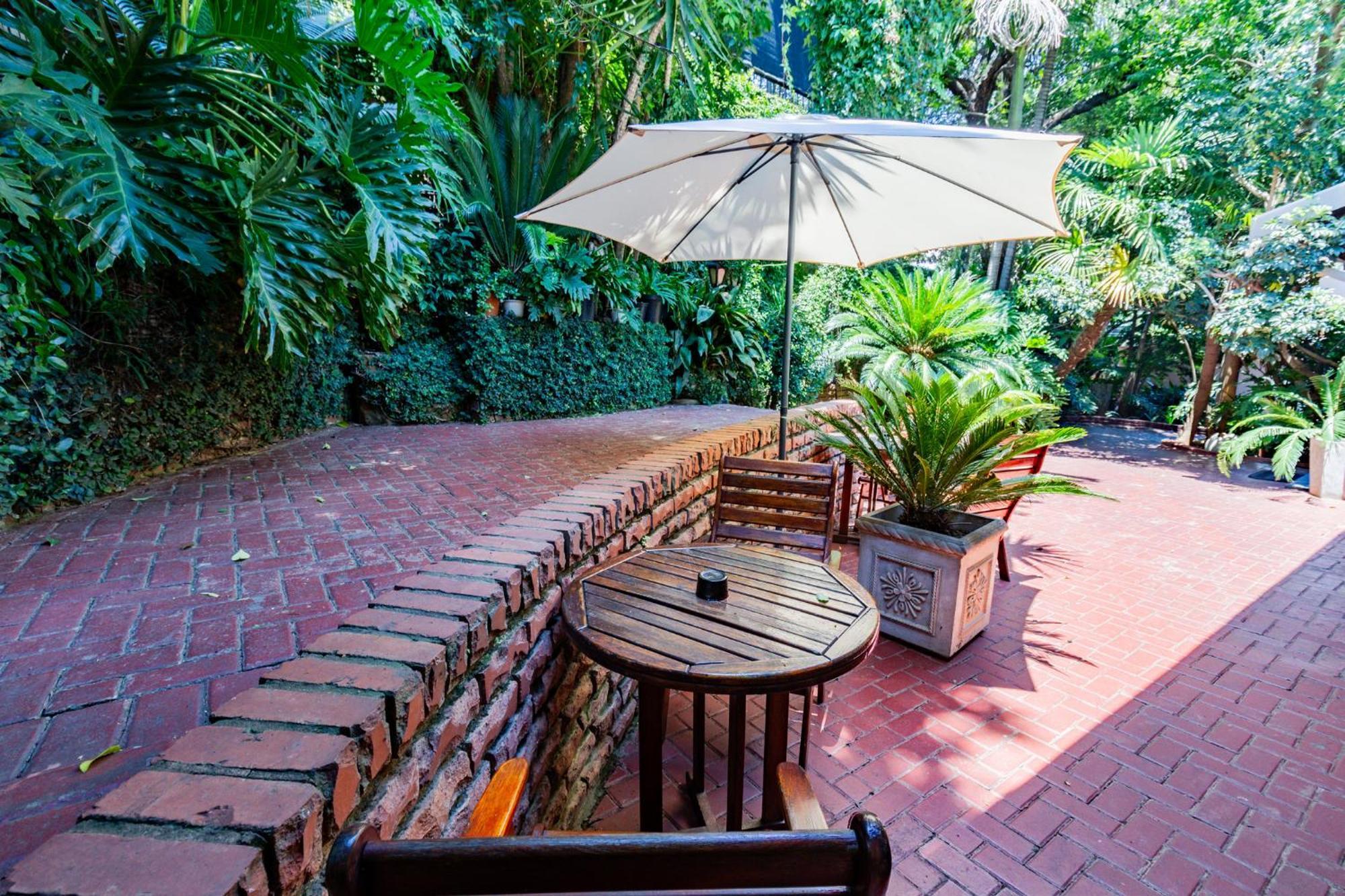 Pumleni Guesthouse Hartbeespoort Exteriér fotografie